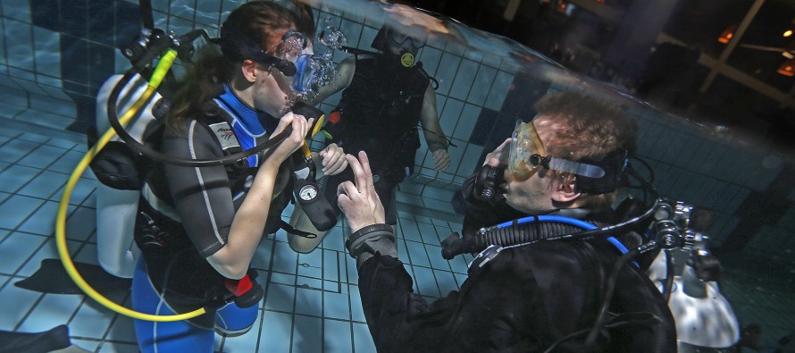 Schwerelos im Schwimmbad – Schnuppertauchen für Einsteiger