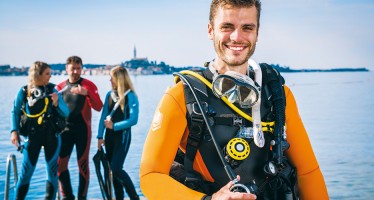 Alpha und Omega – Camaro setzt bei Tauchanzügen auf Farbe