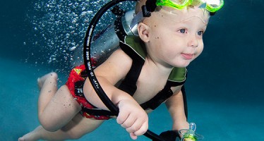 Fotos von Seth Casteel – So schwimmt der Taucher-Nachwuchs