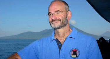 Meeresbiologe Barney Seier begleitet Gäste bei Tauchsafaris
