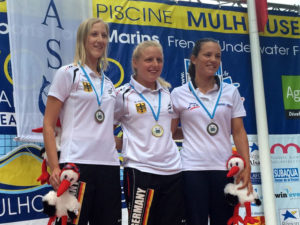 Goldmedaille und inoffizieller Weltrekord in 16x50 für Carolin Haase (Mitte), Silbermedaille für Jennifer Wendland (links) (Foto: VDST, Dagmar Andres-Brümmer)