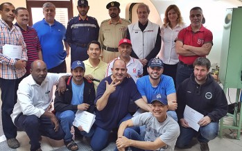 DAN EUROPE BILDET DAS RETTUNGSTEAM DER POLIZEI IN DUBAI IN DER BEDIENUNG SEINER DRUCKKAMMER AUS