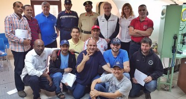 DAN EUROPE BILDET DAS RETTUNGSTEAM DER POLIZEI IN DUBAI IN DER BEDIENUNG SEINER DRUCKKAMMER AUS