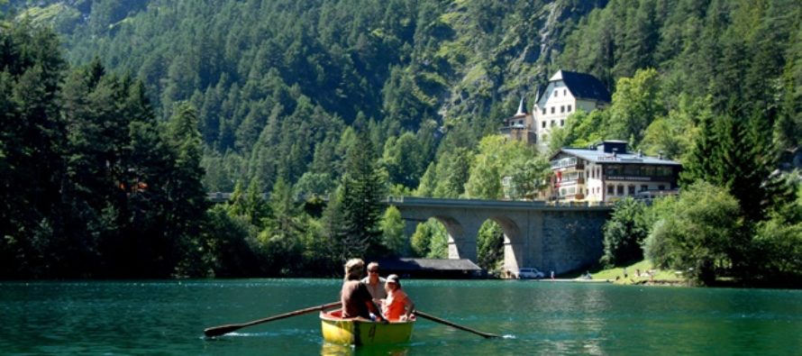 Hotel Schloss Fernsteinsee: Naturresort samt Tauchparadies